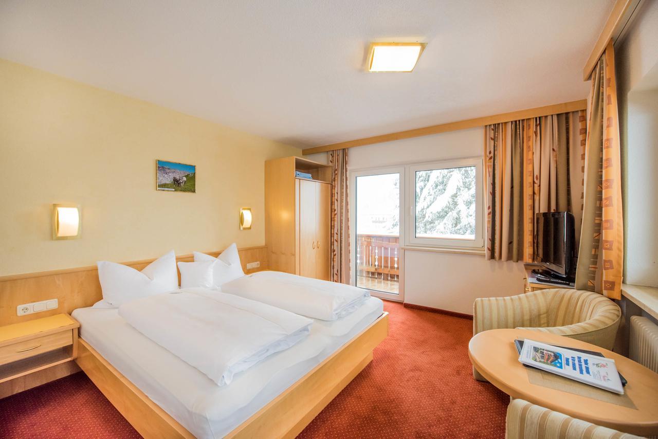 Hotel Garni Waldhof - Wohlfuehlen Am Lech Stanzach Exterior photo