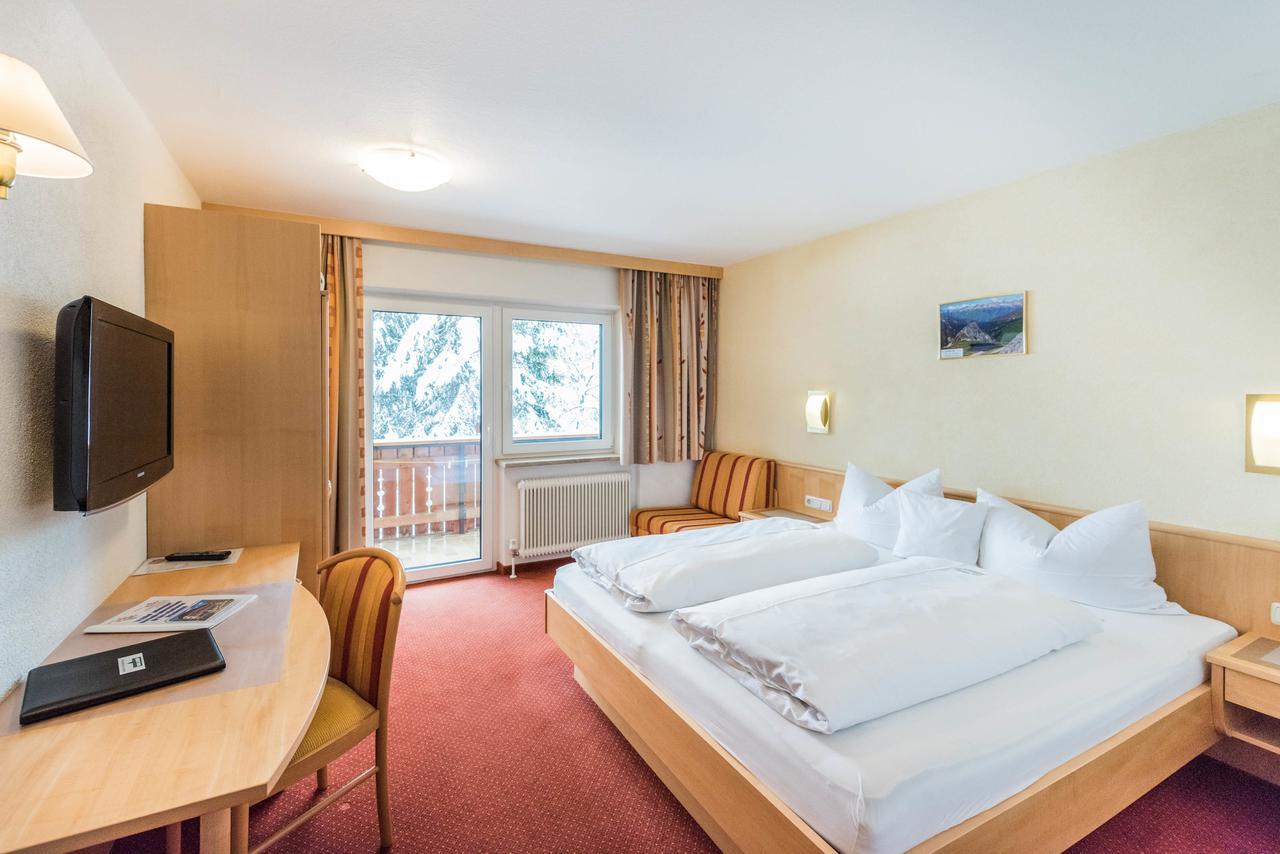 Hotel Garni Waldhof - Wohlfuehlen Am Lech Stanzach Exterior photo